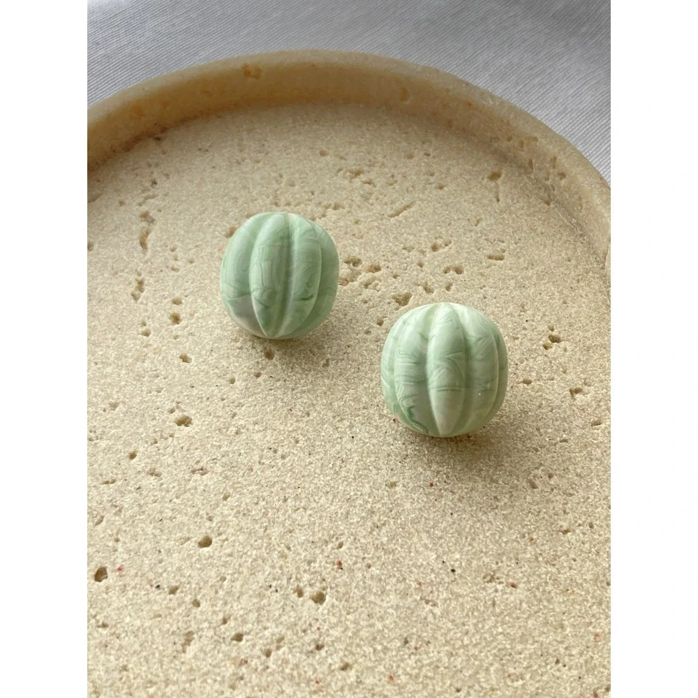 Vintage AVON Burst of Spring Earrings‎ Green & White Marbled Lucite Melon Dome